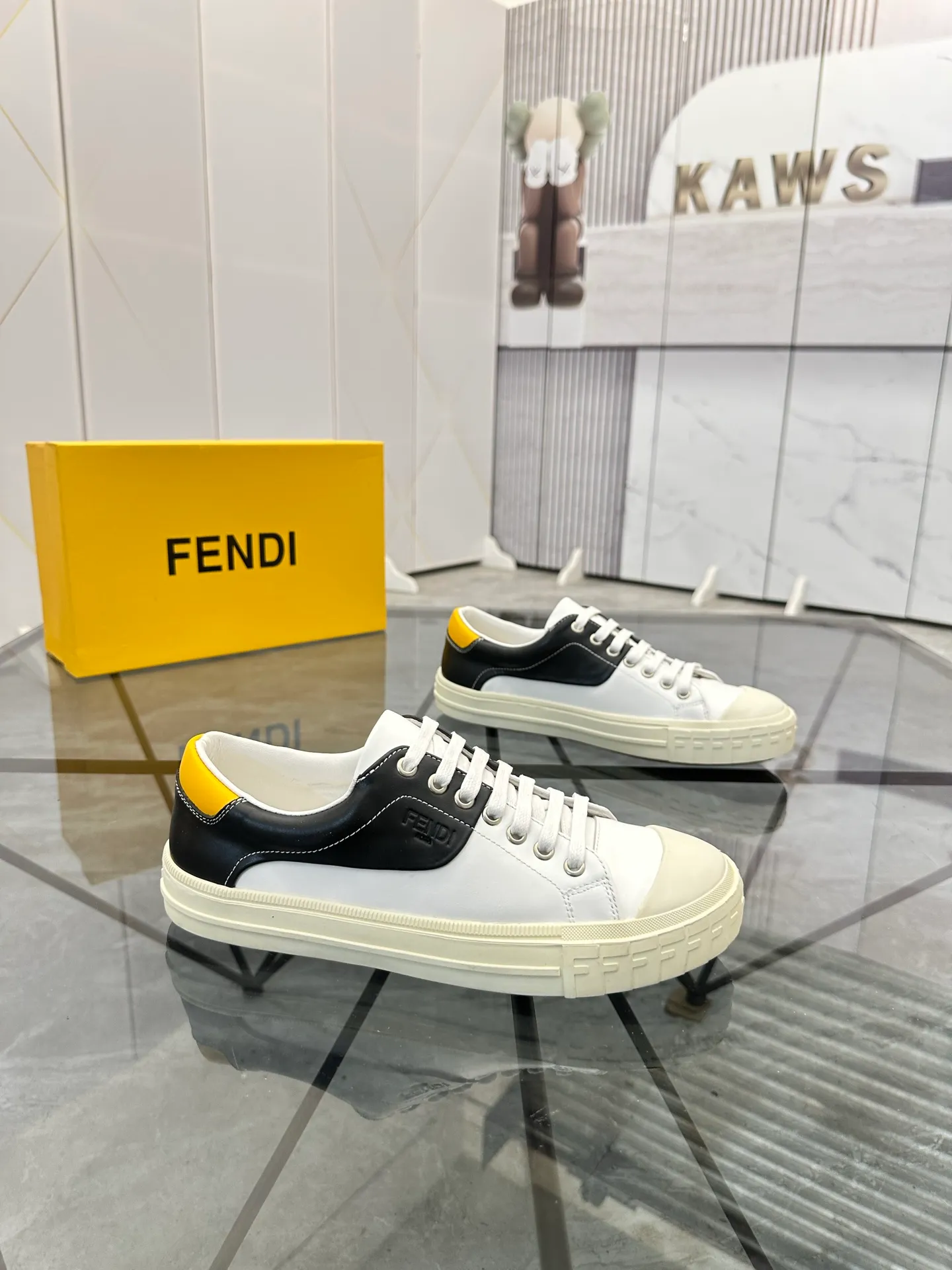 Selling men's shoes 💰: 💰P440¥ Product trademark: Fendi* "Fendi*" low-top casual shoes Regular size: 38-44 (can be customized to 45) Product materials: imported cowhide upper, sheepskin lining, original outsole. No.:6735